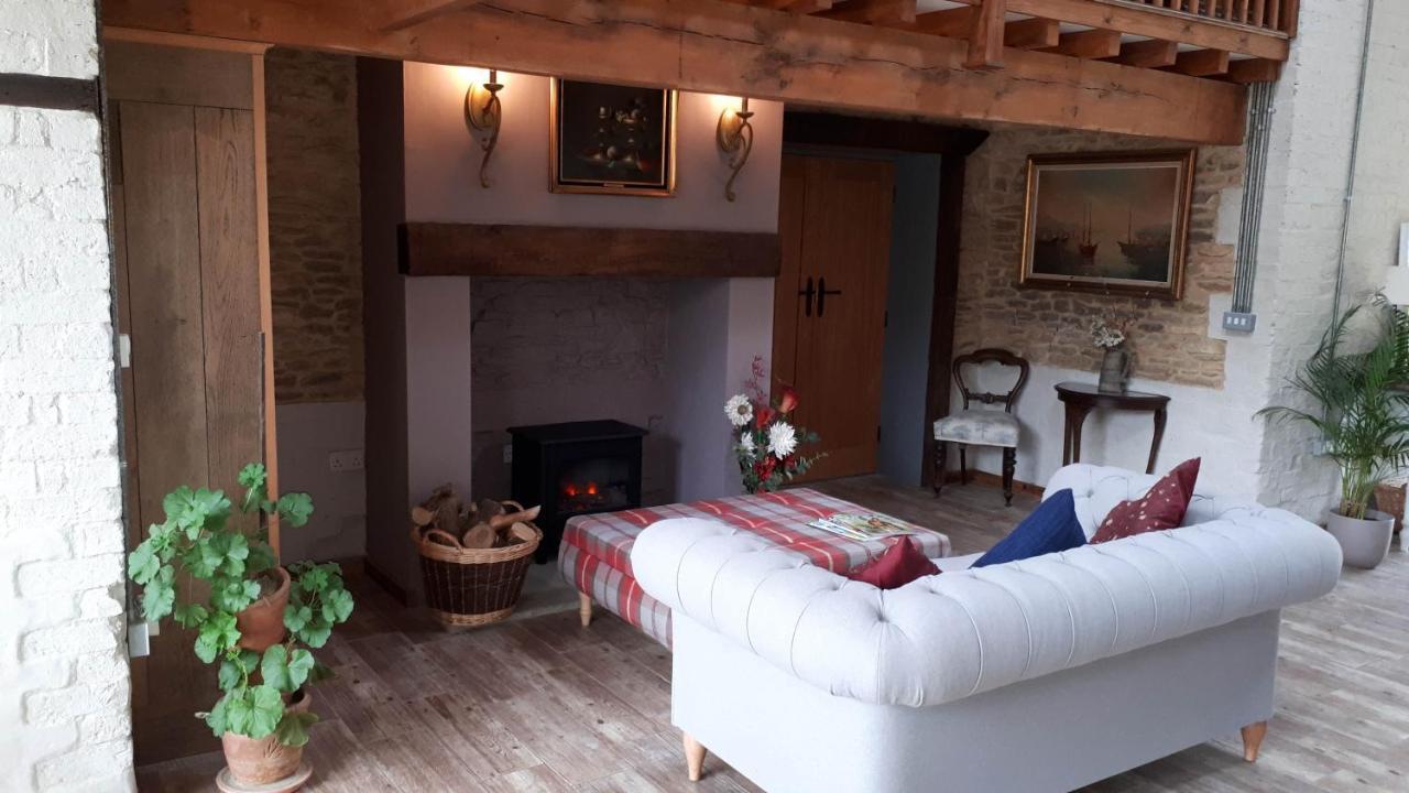 The Byre North End Farm Bed & Breakfast Ashton Keynes Exterior foto