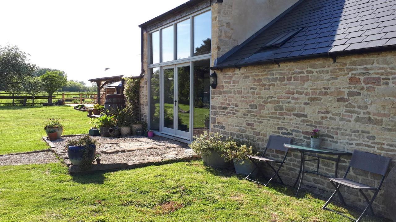 The Byre North End Farm Bed & Breakfast Ashton Keynes Exterior foto