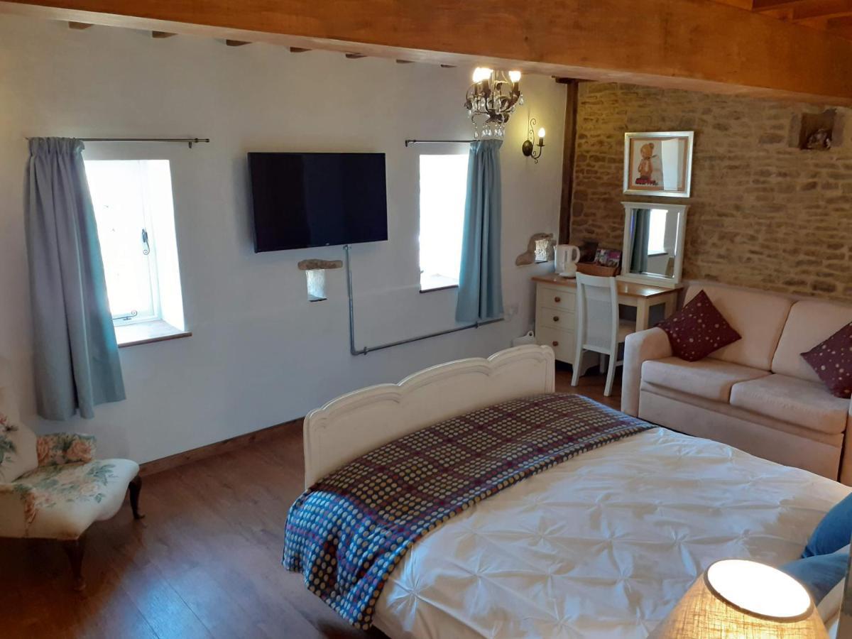The Byre North End Farm Bed & Breakfast Ashton Keynes Exterior foto