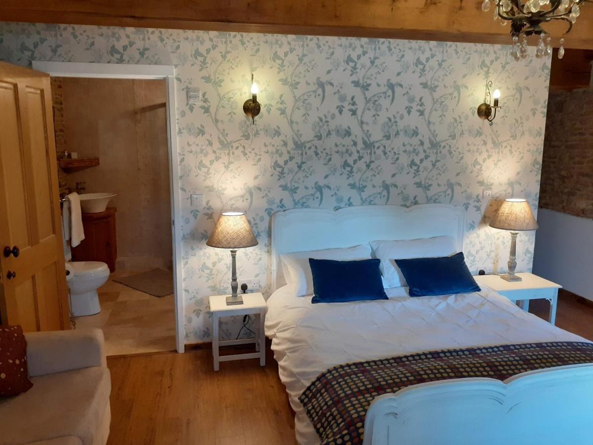 The Byre North End Farm Bed & Breakfast Ashton Keynes Exterior foto