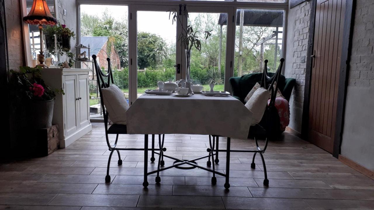 The Byre North End Farm Bed & Breakfast Ashton Keynes Exterior foto